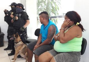 Mãe e filho são presos por tráfico de drogas