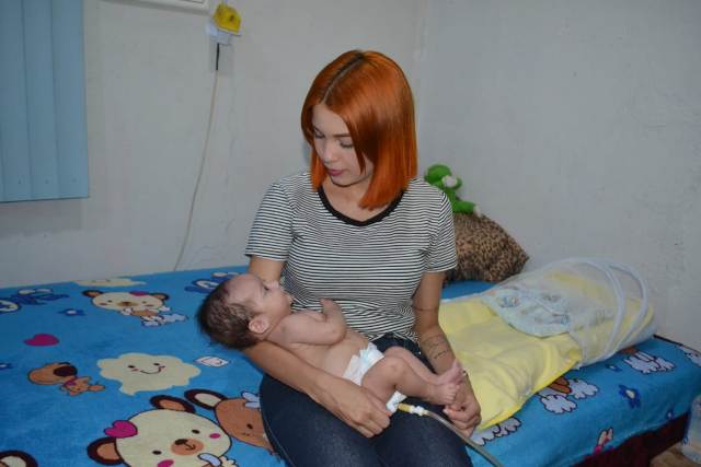 Bebê com doença abdominal rara aguarda por cirurgia fora do Amapá