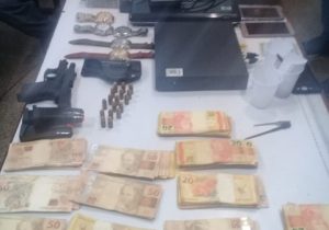 Bandidos são presos após roubo de R$ 50 mil e arma da casa de militar