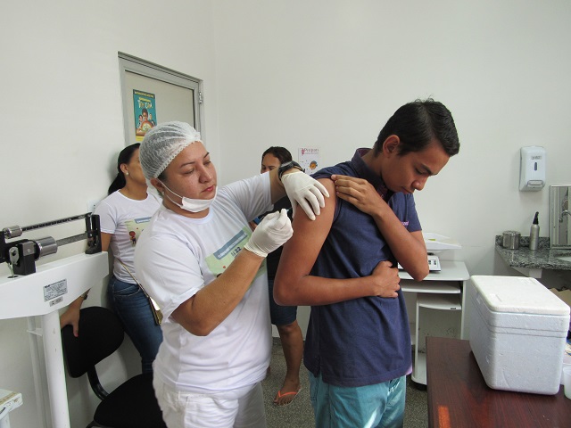 Macapá recebe vacina contra meningite para adolescentes