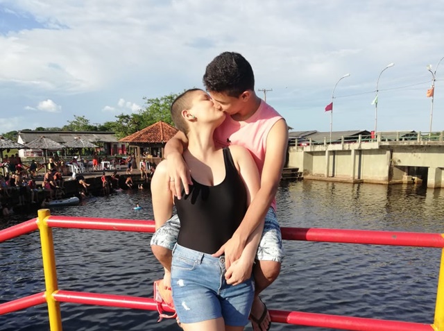 Nem câncer, nem distância abalam o amor entre jovens amapaenses