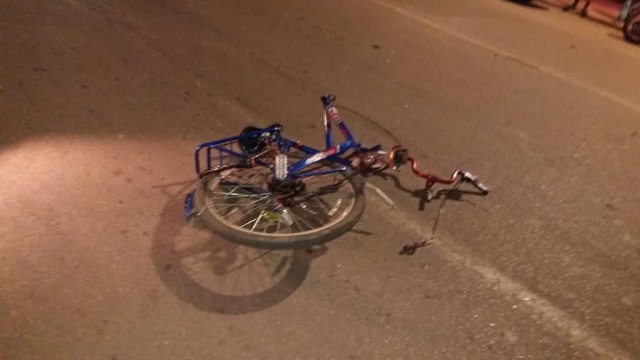 Ciclista atropelado morre no HE; motorista continua foragido
