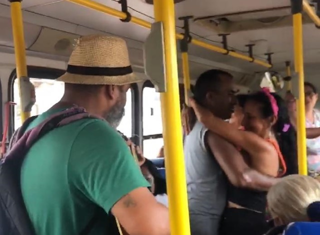 Em Macapá, casal viraliza dançando em ônibus; cantor conta rotina