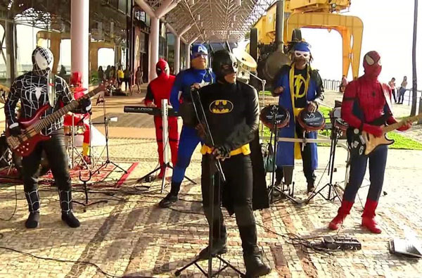 Misturando heróis e bom humor, Vingadores do Brega faz show em Macapá