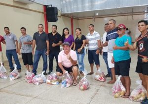 Santana: Com apenas R$ 15 de salário após corte, grevistas ganham cestas básicas