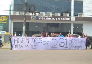 Com 4 meses de salários atrasados, agentes de endemias fazem manifestação