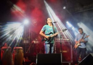 Com homenagem à benzedeira, Roni Moraes faz show em Macapá