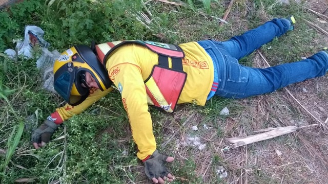 Brincadeira de mau gosto: mototaxista finge morrer em acidente no Amapá