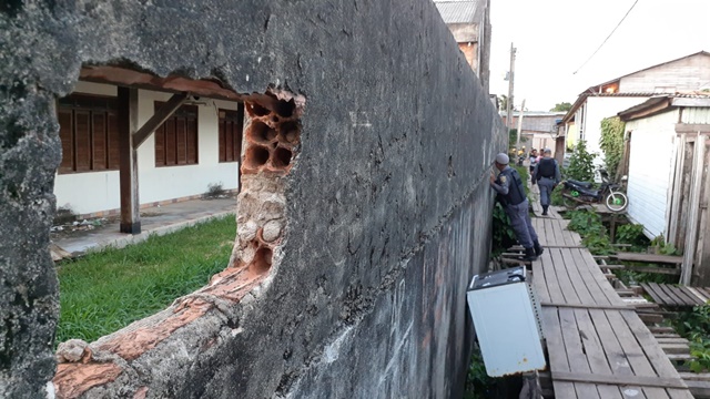 Em Macapá, bando quebra o muro e saqueia escola no Dia do Professor