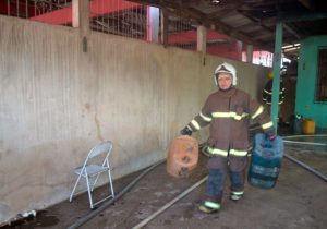 Material inflamável pode ter provocado incêndio em casa no Centro de Macapá