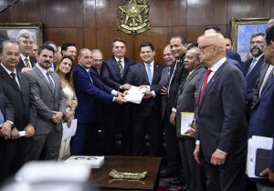 Novo pacto federativo prevê R$ 500 bilhões para Estados e Municípios
