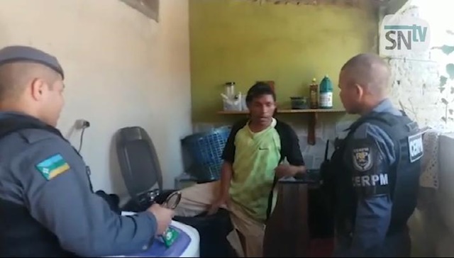 VÍDEO: ladrão se esconde dentro de máquina de lavar e fica preso