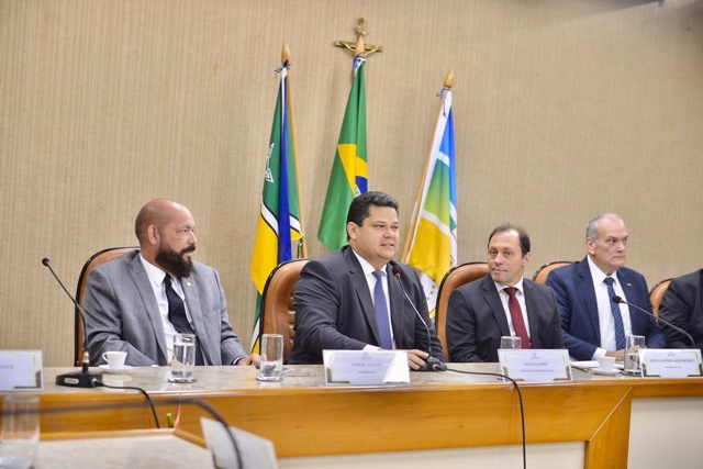 Davi confirma recursos para modernização de judiciário do Amapá