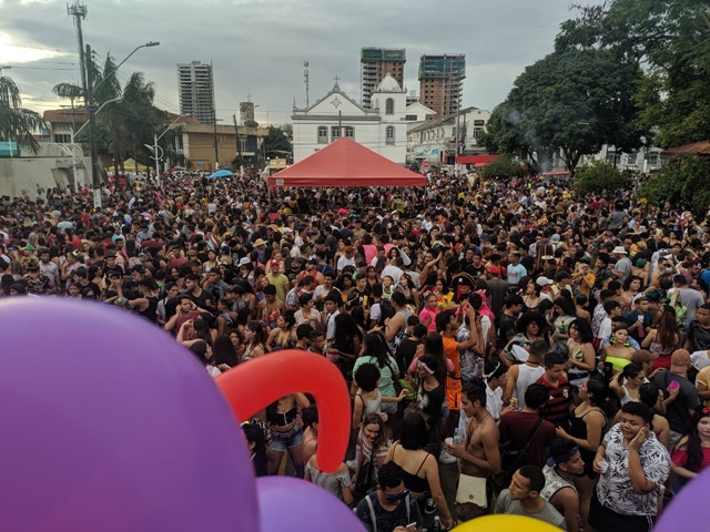 Bloco “Bora lá só tu” reúne 10 mil foliões no domingo de carnaval