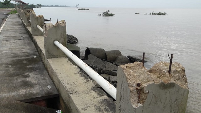 PM recupera tubos de ferro furtados do muro de arrimo de Macapá