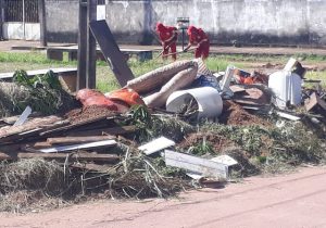 Prefeitura procura ‘sujões’ para aplicar multa por despejo de lixo em praça