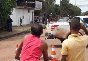 Após assaltar padaria, assaltante entra em confronto com a PM