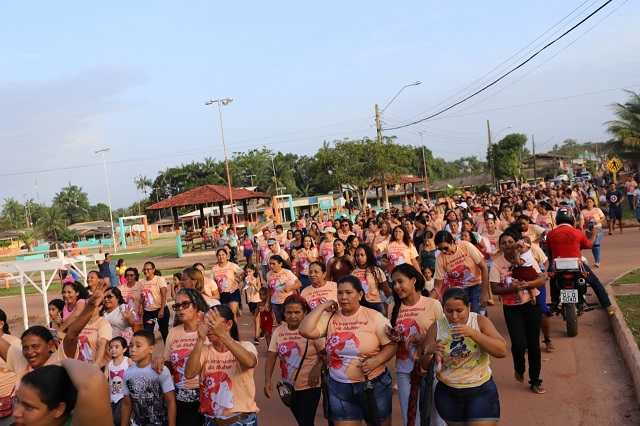 Centenas vão às ruas no interior do Amapá por combate à violência contra mulher
