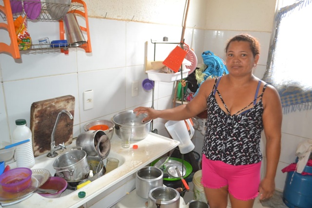 “Como vamos nos higienizar sem água?”, diz moradora do Macapaba 2
