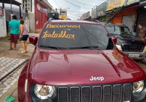Carreata contra o fechamento do comércio percorre ruas de Macapá