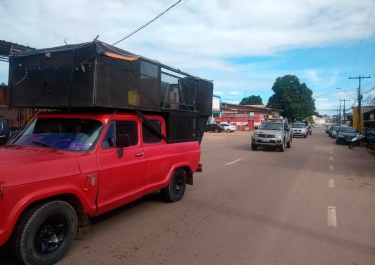 No Amapá, carros-som pedem que moradores evitem sair de casa; ASSISTA