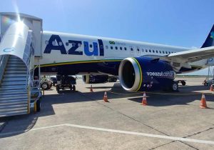 Azul é condenada a reativar voos e reacomodar passageiros do Amapá