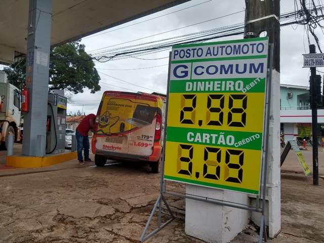 Gasolina tem queda histórica de preço em Macapá