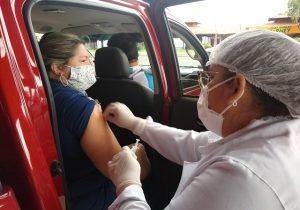 Vacinação contra gripe busca imunizar professores e adultos de 55 a 59 anos