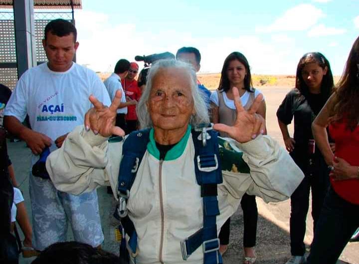 Aos 110 anos, morre a paraquedista “Vovó Iaiá”