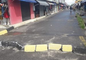 Vias do Centro de Macapá são interditadas para conter fluxo e evitar aglomerações
