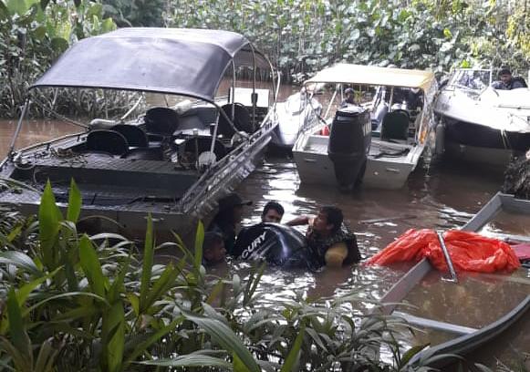 Faro: policiais recuperam motor escondido no fundo do rio