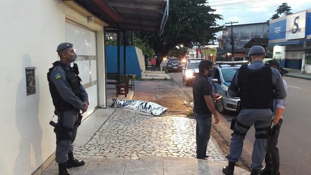 Morador de rua é morto enquanto dormia em calçada de Macapá