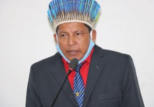 Prefeito indígena assume oficialmente e mira reabertura do comércio