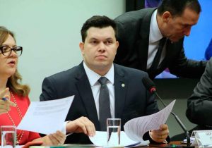 Deputado repudia fake news sobre voto contrário em auxílio emergencial