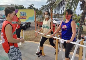 Para evitar treinos em locais fechados, macapaenses tomam academias ao ar livre