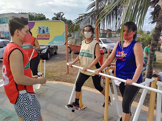 Para evitar treinos em locais fechados, macapaenses tomam academias ao ar livre