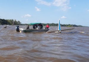 Avião faz pouso forçado no Rio Amazonas