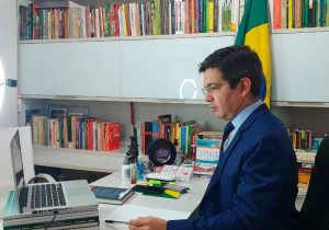 Pela 6ª vez, jornalistas do Brasil elegem senador do Amapá