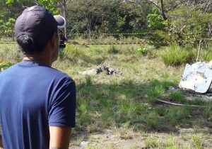 Universitário é encontrado morto em área de mata; pai identifica o corpo