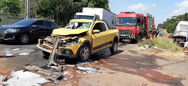 Condutor de caminhão sem CNH é preso após provocar acidente e deixar três feridos