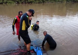 Jovem que saiu para jogar futebol com amigos morre após mergulhar em rio
