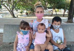 Refugiada e seus três filhos têm 4 dias para arrumar moradia