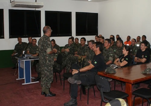 Exército se junta a forças policiais para garantir votação em Macapá