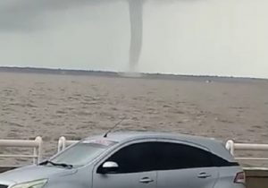Após pandemia, apagão e tempestade, até tromba d’água assusta em Macapá