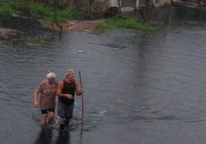 Após pandemia e apagão, Macapá enfrenta a maior chuva de 2020