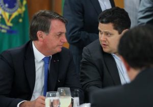 Davi pede a Bolsonaro parcela extra do auxílio emergencial no Amapá