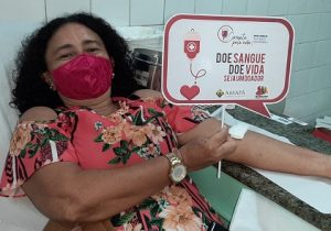 Mulher que já doou 40 bolsas de sangue celebra aniversário querendo salvar mais vidas
