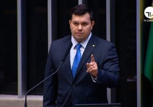 Deputados derrubam veto de Bolsonaro que proibia isenção das contas de luz no Amapá