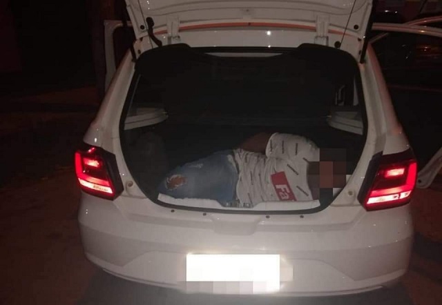 Motorista de app é torturado e colocado dentro de porta-malas durante assalto