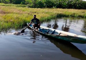 Pescador encontra corpo quase decapitado em lagoa